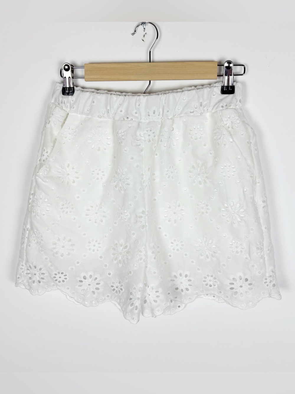 White Eyelet Pull On Elastic Waist Shorts Size Small Cottagecore Coquette
